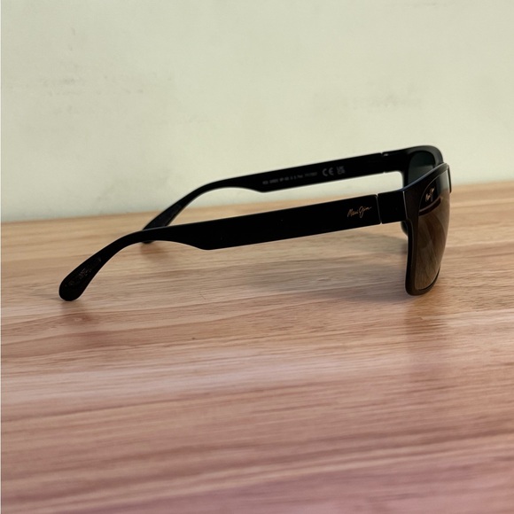 Maui Jim Red Sands Polarized Black Sunglasses - Picture 5 of 15